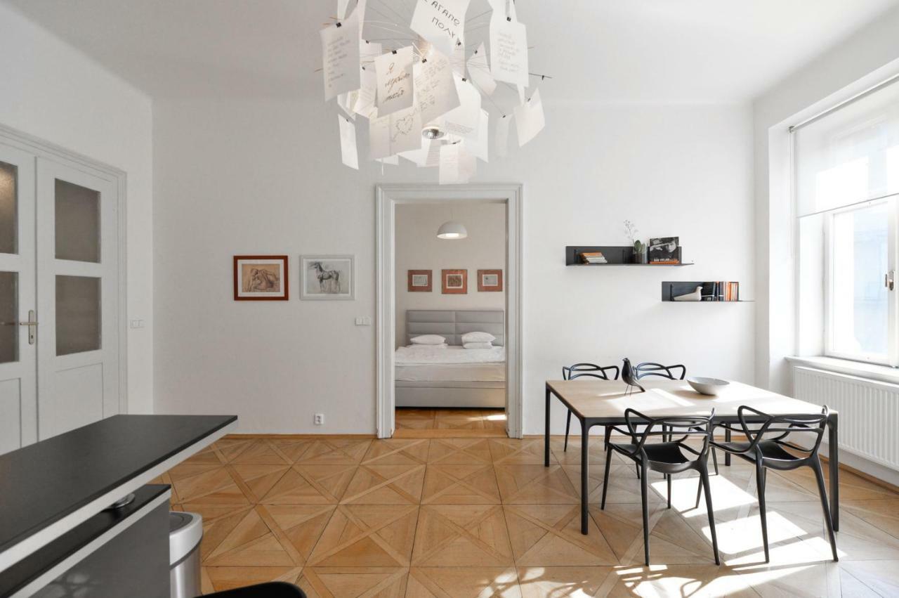 Kafka'S Head Apartment Prága Kültér fotó